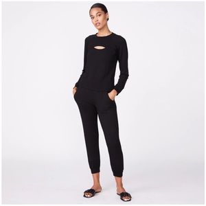 MONROW super soft sweater knit cuffed black jogger pants NWT